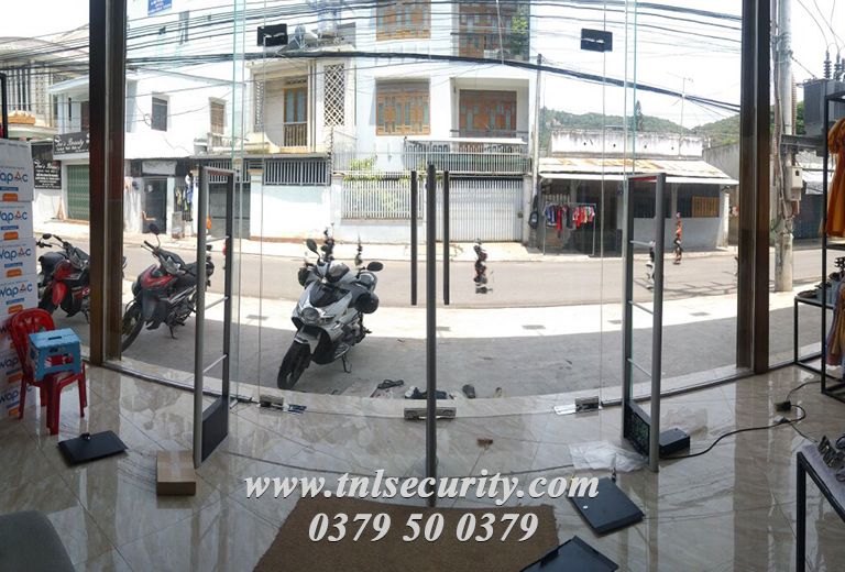 THI-CONG-CONG-TU-AN-NINH-CHO-SHOP-TAI-NHA-TRANG